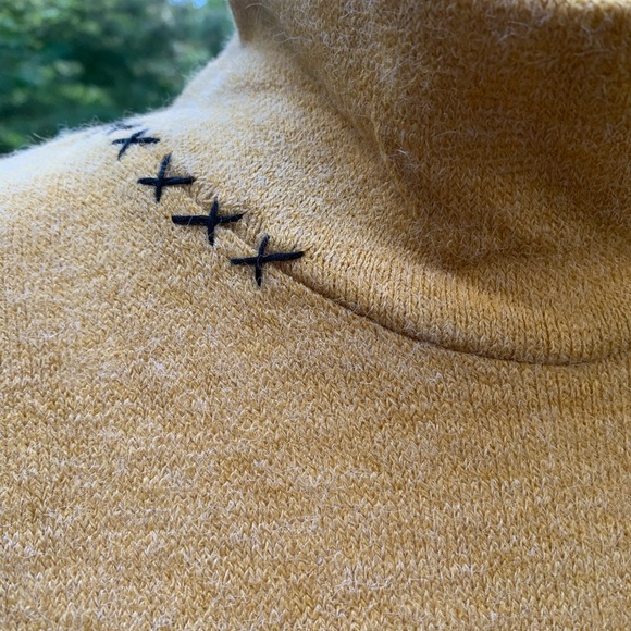 YAK & YETI Tunic Sweater - Picture 4 of 7